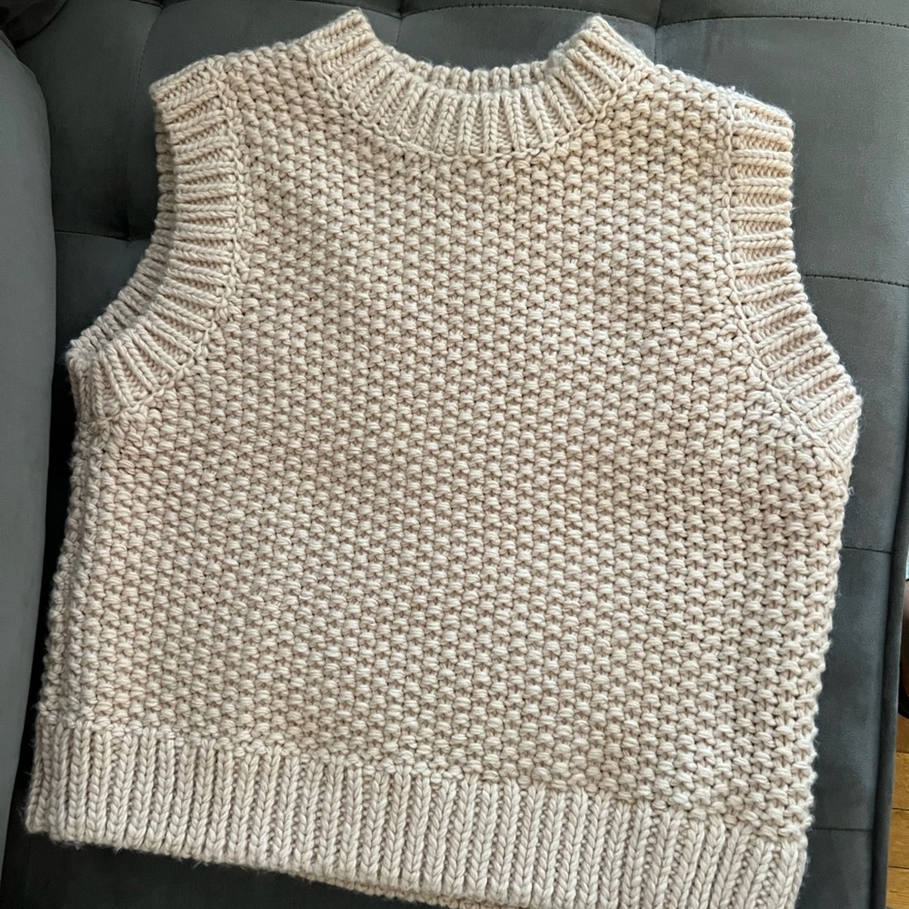 Brand new H&M cropped sweater vest!